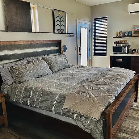 Bent Canyon Suite